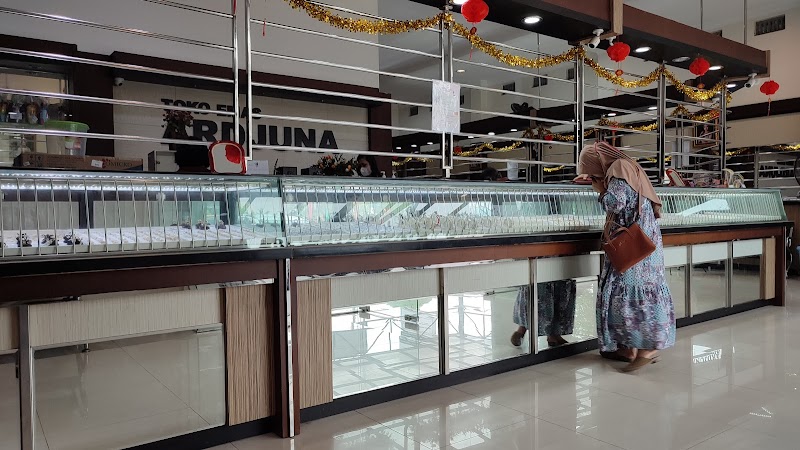 Cilacap Berkilau: Emas Terbaik di Toko Emas Agung 2